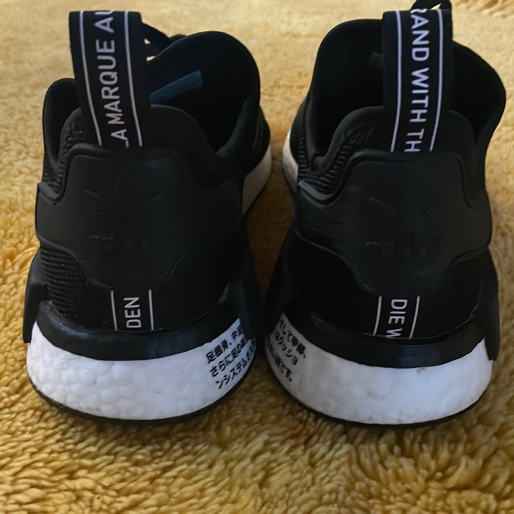 NMD’S R1 - Picture 4 of 4